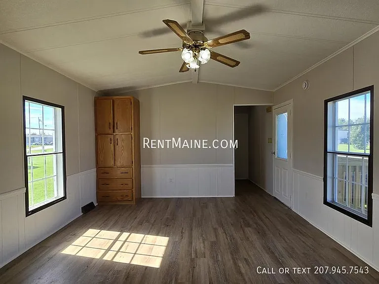118 E St — Photo 6