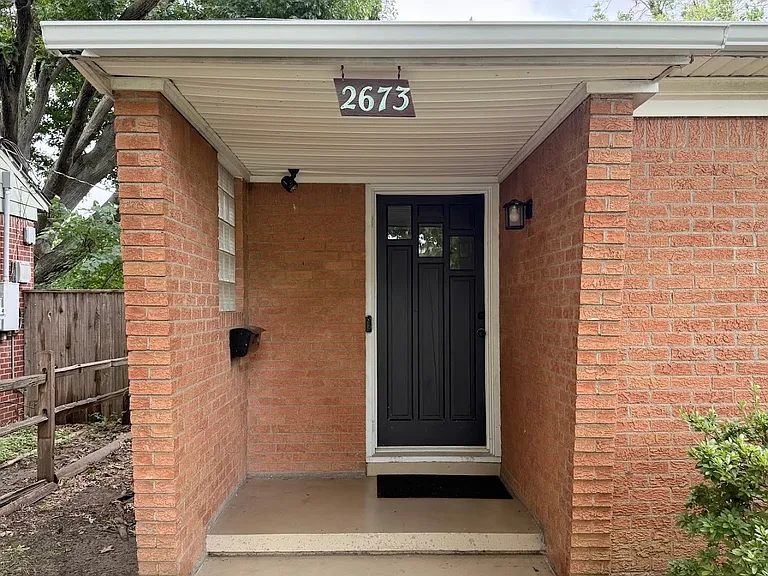 2673 S Sandusky Ave — Photo 4