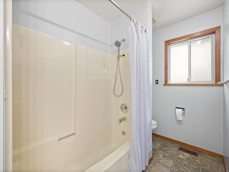 3639 Dunsmuir Way — Photo 19