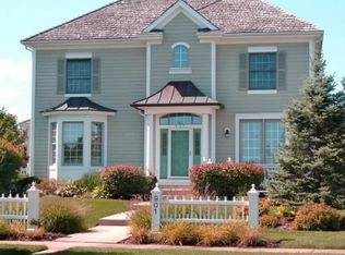 901 Carroll Rd, Lake Forest, IL 60045