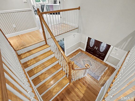 3rd image of 165 Soundview Avenue