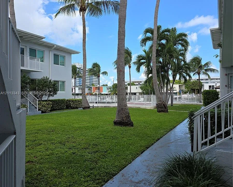 7207 Bay Dr #2