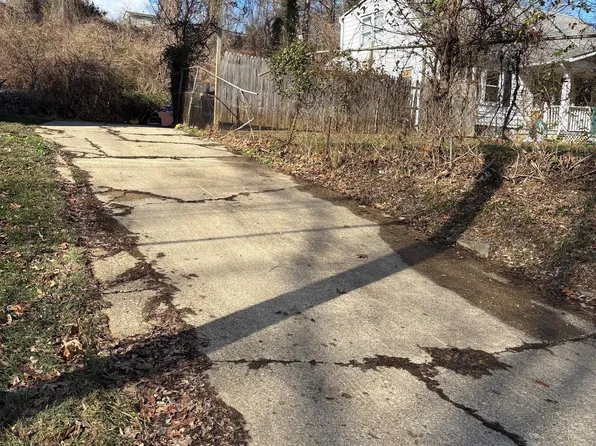 18514 Old Triangle Rd, Triangle, VA 22172