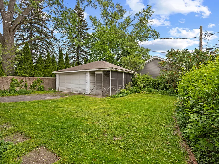934 Yale St — Photo 18