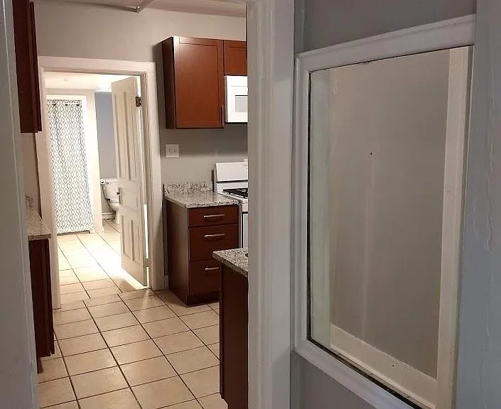 1638 N Arlington Pl — Photo 5