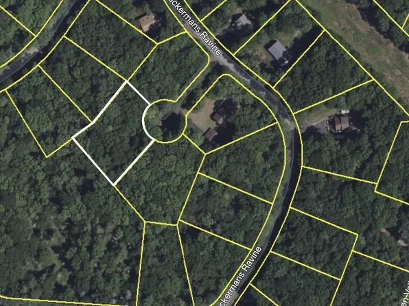 688 Elk Mountain Ter, Tafton, PA 18464