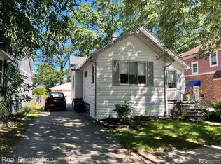 371 E Oakridge St, Ferndale, MI 48220