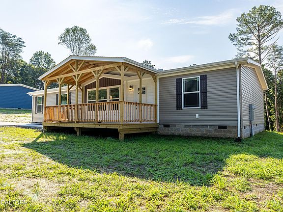 2nd image of 272 Sable Rd