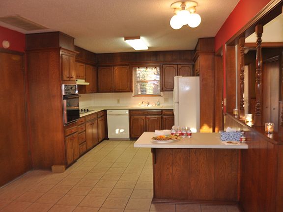 Kitchen, built in bar