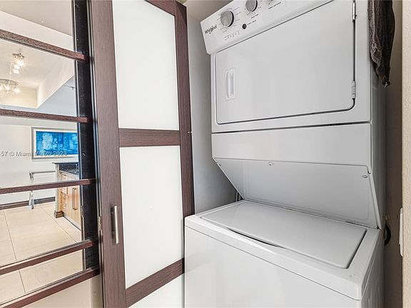 4th image of 325 Biscayne Blvd APT 4321