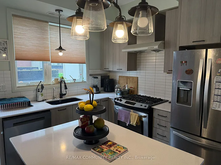 46 Sarah Jackson Cres — Photo 6