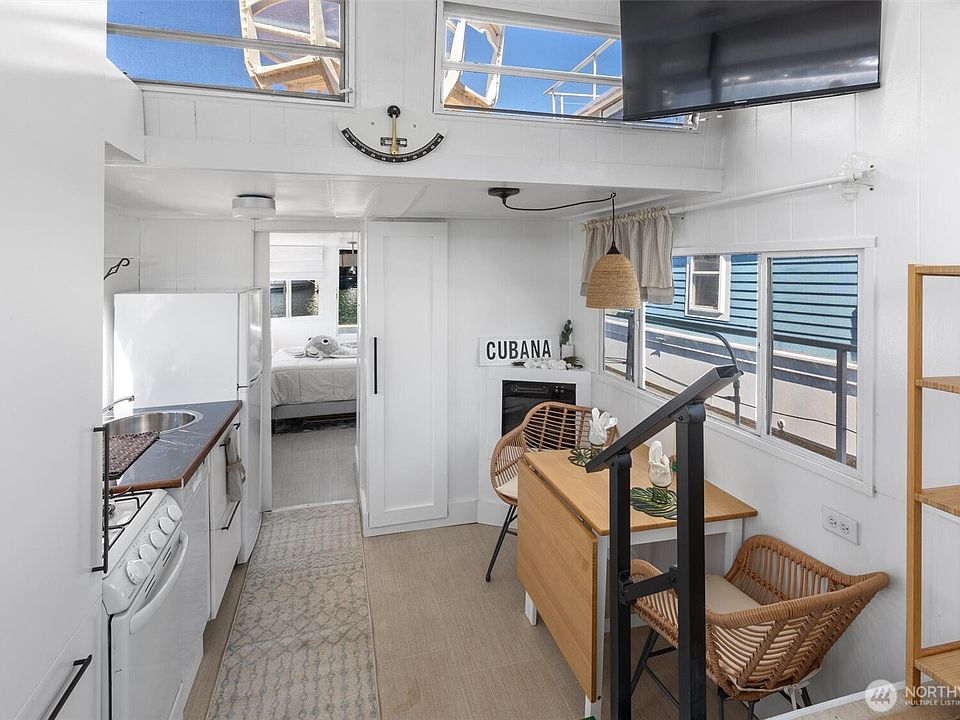 13th image of 2040 Westlake Avenue N #14