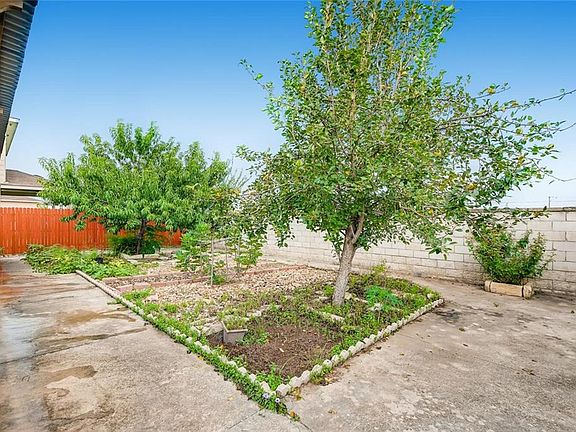 5th image of 17712 Majestic Elm Ln
