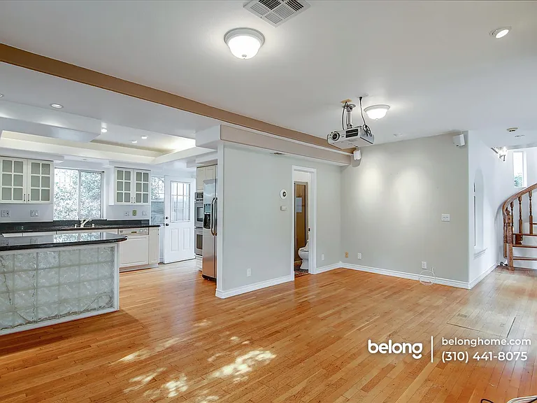 8527 Wonderland Ave — Photo 17