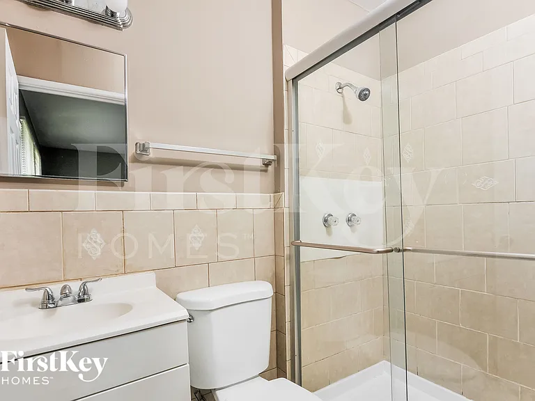2415 Greenbriar Dr — Photo 11