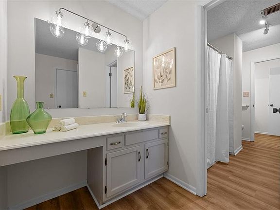 5th image of 6242 Rosewood St