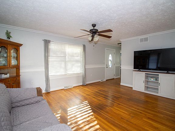 4th image of 207 Fairview Ave