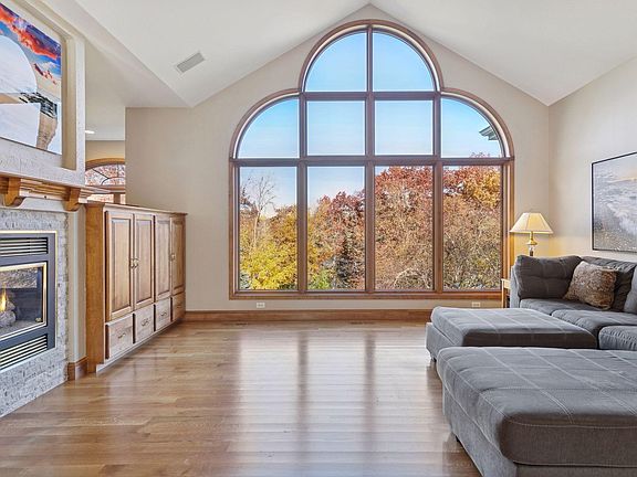 5th image of 1095 Scarborough Ln