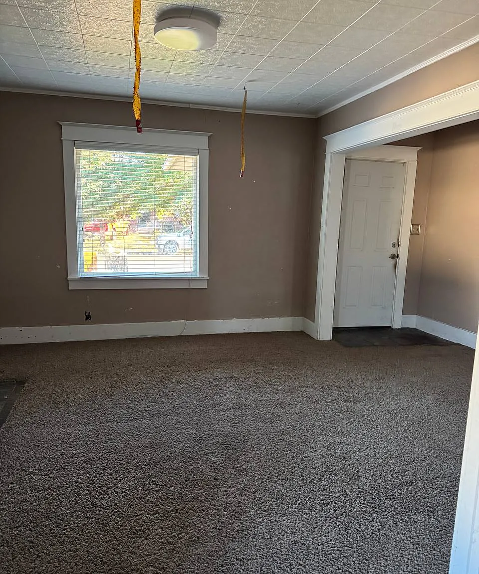 137 E Center St - Urrey Property Managment — Photo 2