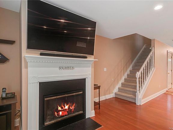 5th image of 404 Twin Brook Ct