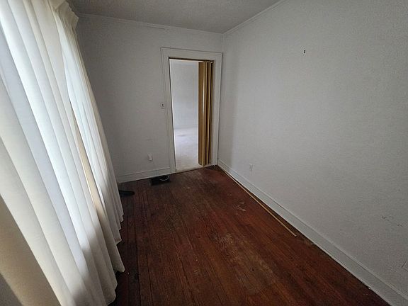 5th image of 114 Deegans St
