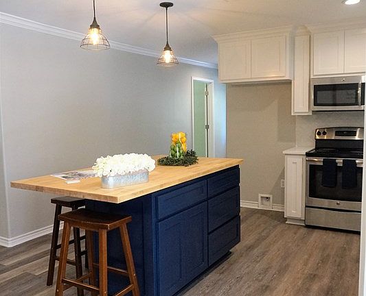 5th image of 179 Lancewood Cir
