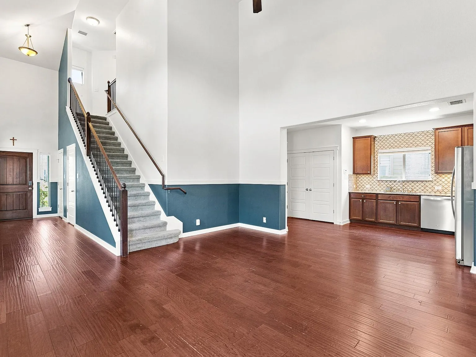 3 bed, 2.5 bath, 1405 sqft, $2,250 — Photo 1