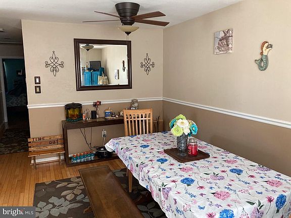 3rd image of 524 Elizabeth Ln