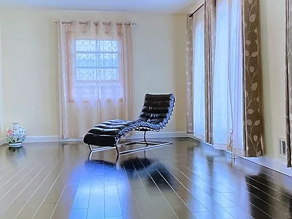 3rd image of 62 Bolivar St