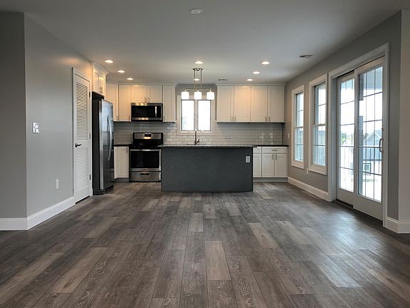 2nd image of 302 Lincoln Ave