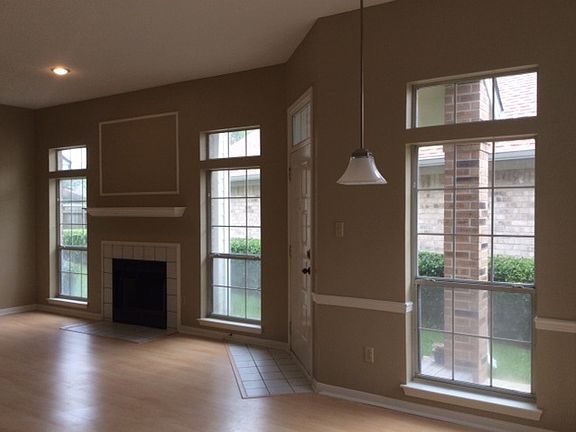 3rd image of 1065 Green Meadow St