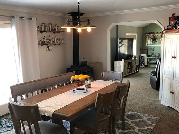 5th image of 472-940 Adele Ct