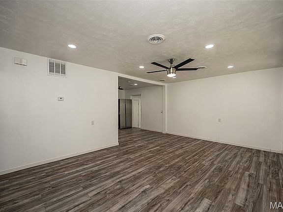 3rd image of 607 Majesty Ct