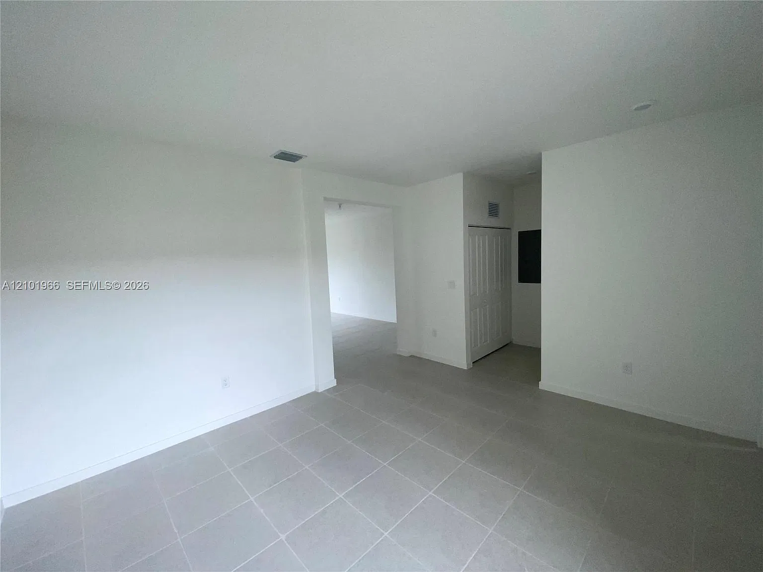 3 bed, 2.5 bath, $2,400 — Photo 2