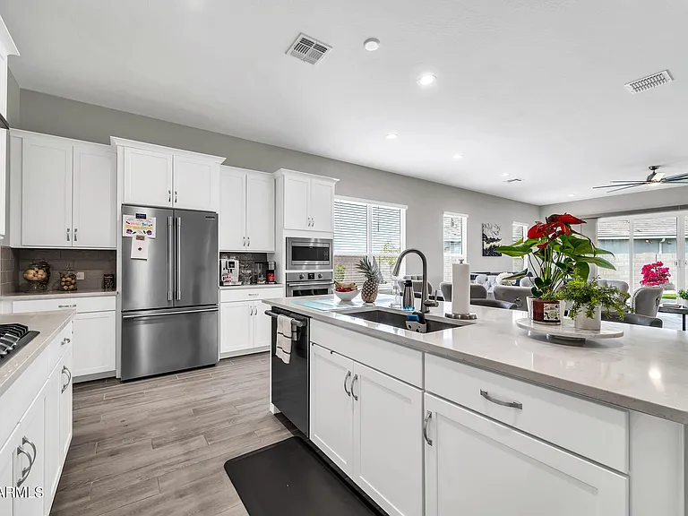 10518 W Albert Ln — Photo 7