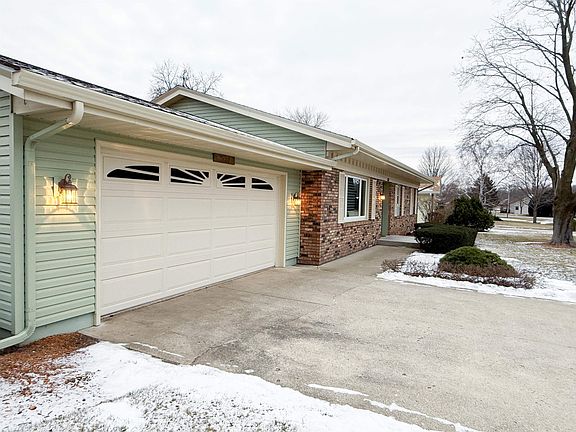 4th image of 634 E Holly Rd