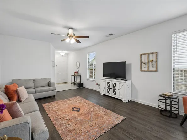 1116 Friesian Ln, Aubrey, TX 76227