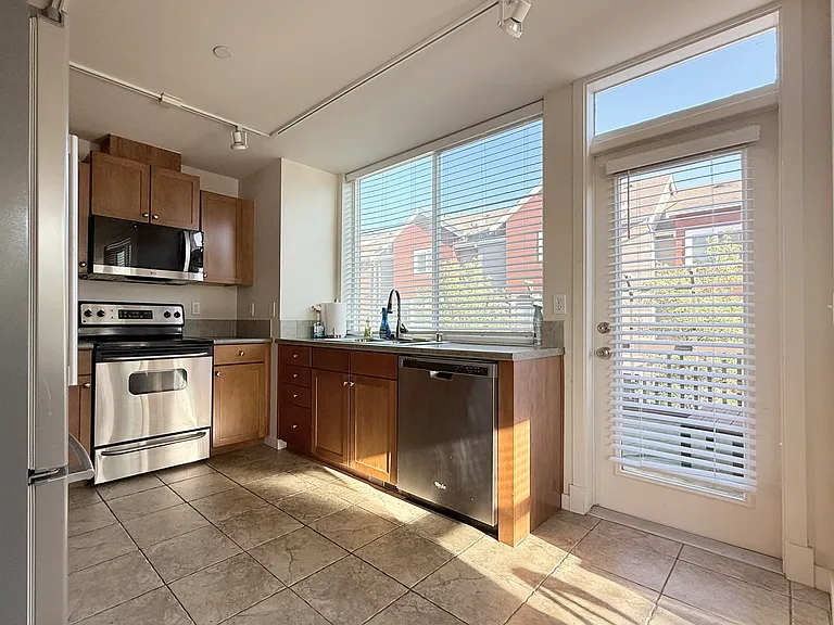 2405 NE Park Dr — Photo 8