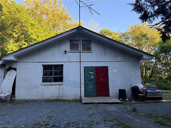 4th image of 2459 Cedar Falls Rd