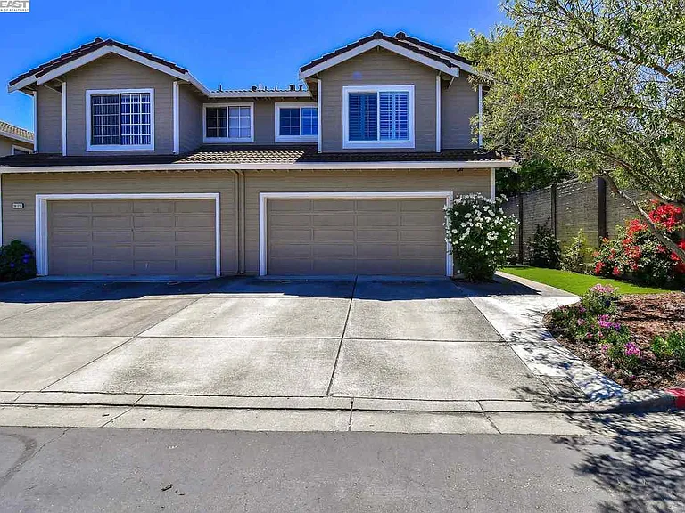 36131 Toulouse St — Photo 1