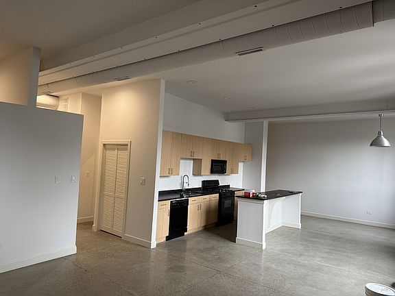 2nd image of 1659 W Ogden Ave #2B
