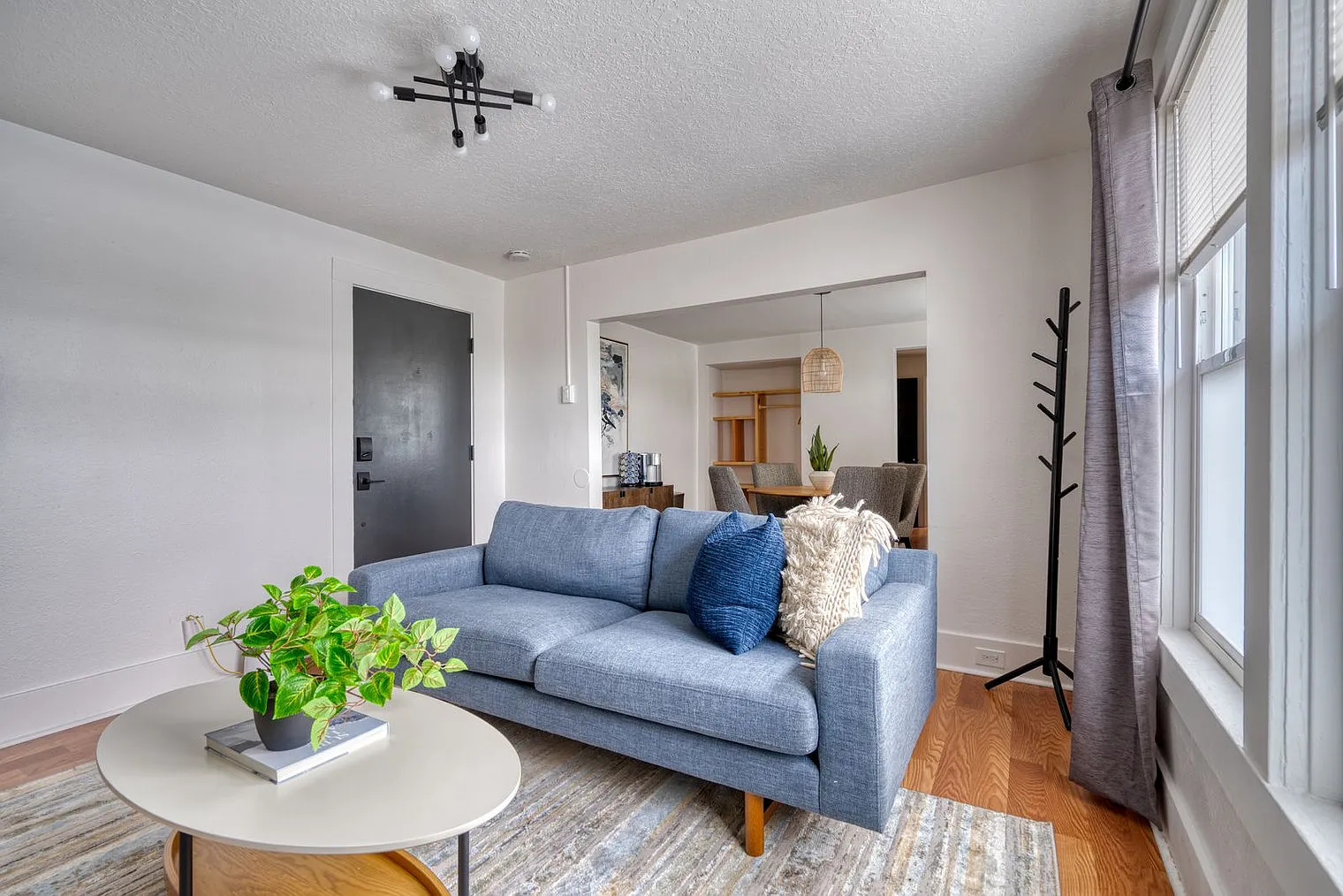 1 bed, 1.0 bath, 495 sqft, $2,621 — Photo 2