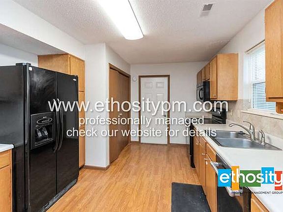 3rd image of 7421 Grandview Dr