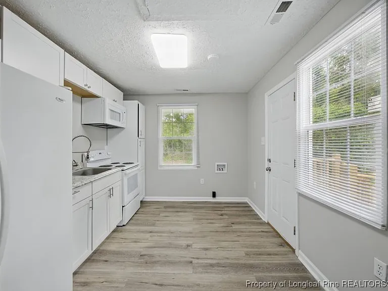 833 Amye St — Photo 6