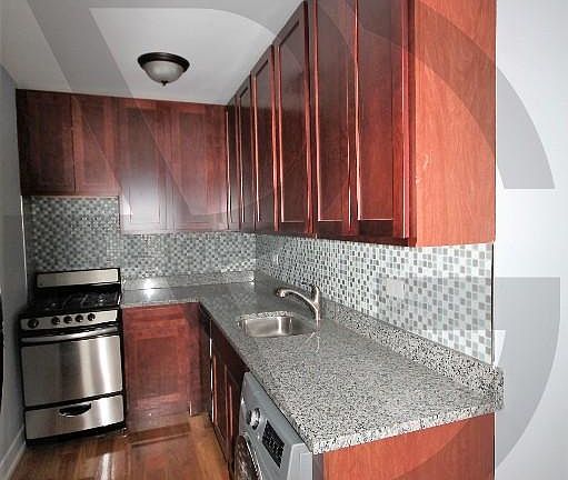 4th image of 550 W Arlington Pl #550609