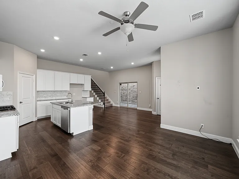 7513 Sunset Blvd — Photo 22