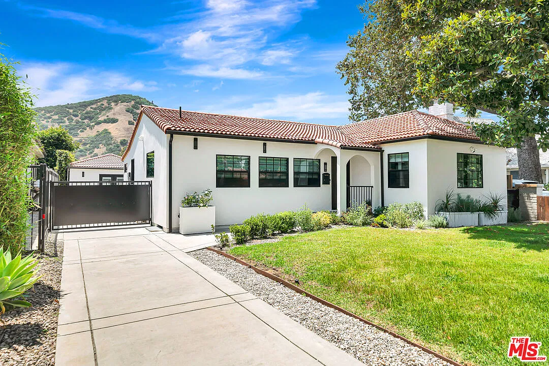 3 bed, 2.5 bath, 2035 sqft, $9,990 — Photo 4