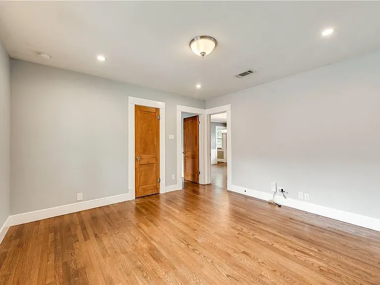 1423 Hollywood Ave — Photo 20