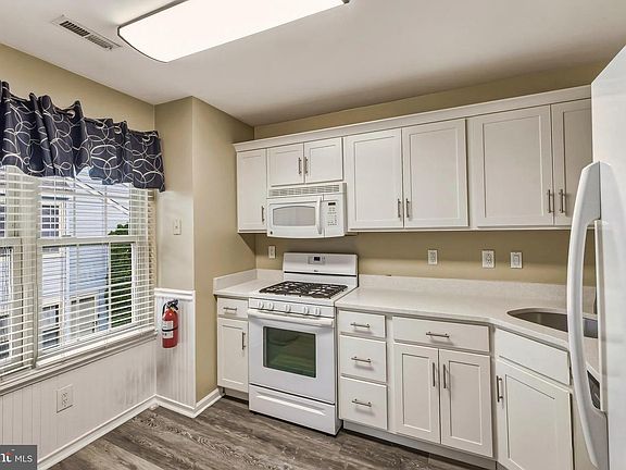 4th image of 412 Atlanta Ct