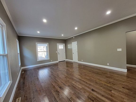 3rd image of 210 S Elliott Ave